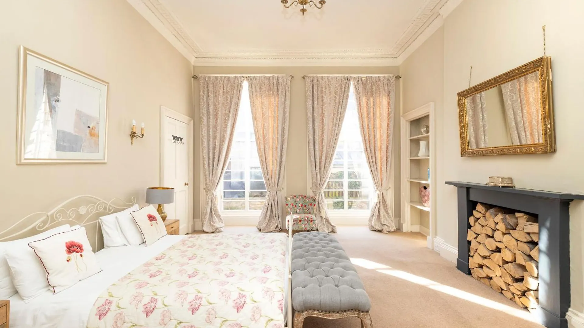 Joivy Chic And Spacious House At The Heart Of The City Edinburgh 0*,